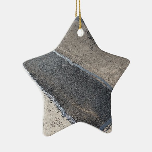 Reparieren Sie Plasterung und das Legen des neuen Keramikornament (Rechts)