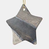 Reparieren Sie Plasterung und das Legen des neuen Keramikornament (Links)