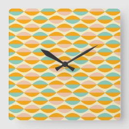 Repeating geometric pattern in beige background quadratische wanduhr