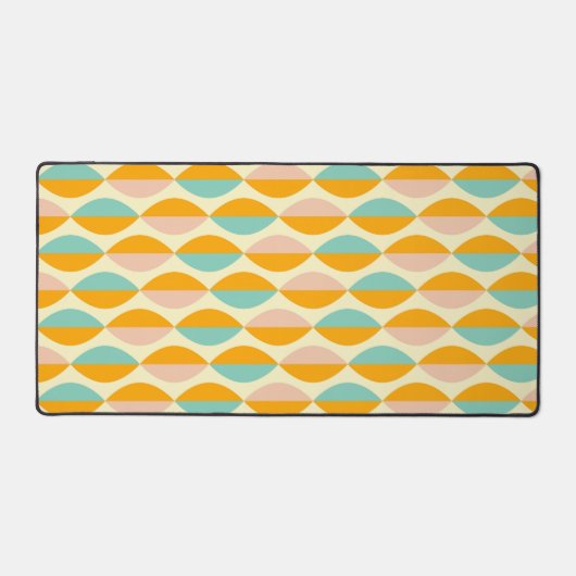 Repeating geometric pattern in beige background schreibtischunterlage (Vorderseite)