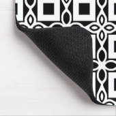 Repeating GEOMETRIC PATTERN in black and white Mousepad (Ecke)
