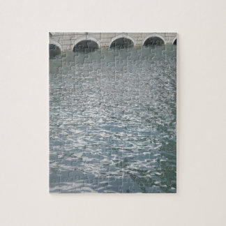 Replik-Vintages europäisches Gebäude um Kanäle Puzzle