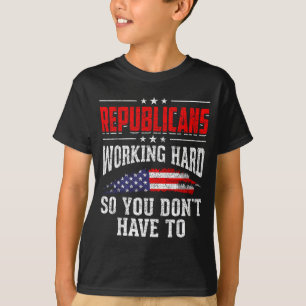 Republikaner arbeiten hart, damit Sie es nicht tun T-Shirt