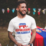 Republikaner für Kamala Harris Elephant T-Shirt<br><div class="desc">Republikaner für Kamala Harris T - Shirt mit dem roten und blauen republikanischen Elefanten. Die Konservativen stimmten bei den Wahlen 2024 für Kamala als Präsident.</div>