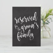 Reserviert für Groom's Family Cheap Chalkoard-Zeic Einladung (Stehend Vorderseite)
