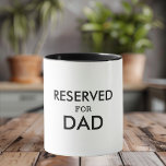 Reserviert für Vater Tasse | Personalisierter Vate<br><div class="desc">Mark Vaters besonderer Fleck mit unserer Tasse "Reserviert für Vater"! Diese stilvolle und praktische Tasse ist ideal, um zu gewährleisten, dass jeder weiß, wer Kaffee oder Tee ist. Mit einer kühnen "Reserviert für Vater"-Nachricht macht diese hochwertige Keramik-Tasse ein nachdenkliches Geschenk für den Vatertag, Geburtstage oder jeden Anlass, wenn Sie gewollt...</div>