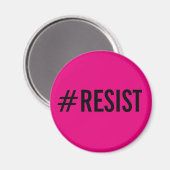 #Resist, fett schwarzer Text auf dem heißen rosa M Magnet (Vorderseite/Rückseite)