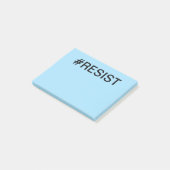 #Resist fett schwarzer Text auf hellblau Post-it Klebezettel (angewinkelt)