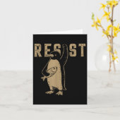 Resist Penguin Activism Grafik Design Karte (Gelbe Blume)