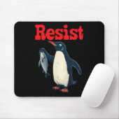 Resist Penguin Holding Fischprotest Funny Graphic Mousepad (Mit Mouse)