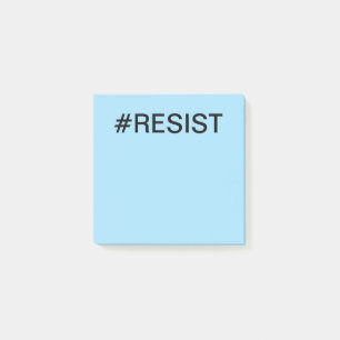 #Resist Protest schwarzer Text auf hellblau Post-it Klebezettel