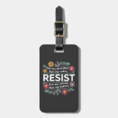 Resist subtile Anti Trump Blumenprotest Gepäckanhänger (Vorderseite vertikal)