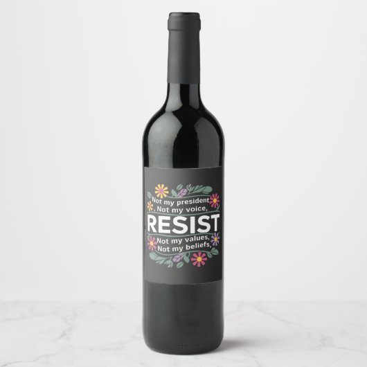 Resist subtile Anti Trump Blumenprotest Weinetikett (Vorderseite)