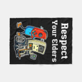 Respect Your Elders Retro Gaming Funny Gamer Contr Fleecedecke (Vorderseite (Horizontal))