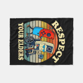 Respect Your Elders Retro Gaming Funny Gamer Contr Fleecedecke (Vorderseite (Horizontal))