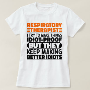 Respiratorischer Therapeut versuche, die Dinge lus T-Shirt
