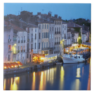 Restaurants entlang des Flusses Herault. L'Herault Fliese