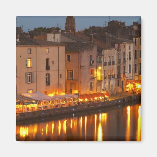 Restaurants entlang des Flusses Herault. L'Herault Magnet (Vorne)