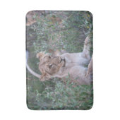 Resting Lioness Wildlife Photography Badematte (Vorderseite Vertikal)