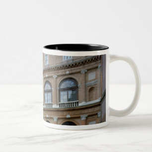 Restlicher Flügel eines Klosters, jetzt die Zweifarbige Tasse