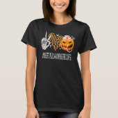 Retail Worker Peace Liebe Pumpkin Funny Halloween  T-Shirt (Vorderseite)