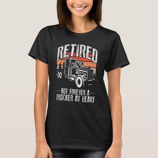 Retired But Forever A Trucker At Heart Tow Truck D T-Shirt (Vorderseite)