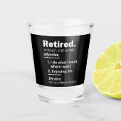 retired. definition funny retirement schnapsglas (Vorderseite)