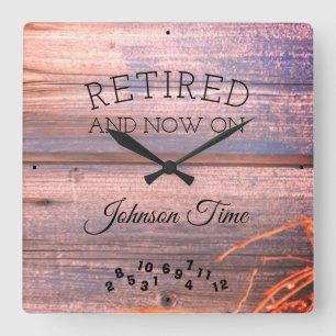 Retired Now On Any Name Time Rustic Board Image Quadratische Wanduhr