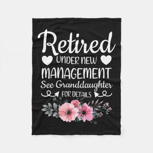 Retired Under New Management Granddaughter Grandma Fleecedecke (Vorderseite)