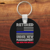 Retired Under New Management Retirement Thin Blue Schlüsselanhänger (Vorderseite)