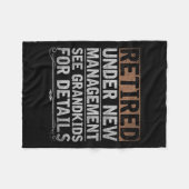 Retired Under New Management See Grandkids Funny R Fleecedecke (Vorderseite (Horizontal))