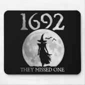Retro 1692 sie vermissten eine Hexe Salem 1692 Hal Mousepad (Vorne)