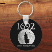 Retro 1692 sie vermissten eine Hexe Salem 1692 Hal Schlüsselanhänger (Vorderseite)