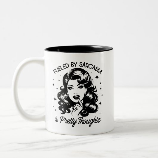 Retro 1950er Glam Girl Funny Sarcastic Zitat Zweifarbige Tasse (Links)