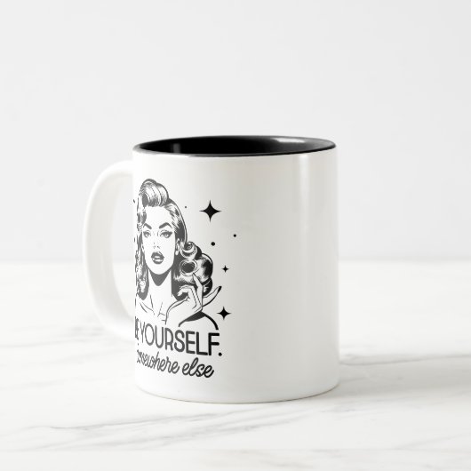 Retro 1950er Glam Girl Funny Sarcastic Zitat Zweifarbige Tasse (Vorderseite Links)