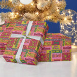 Retro 1970er Collage of Christmas Words Gemustert Geschenkpapier<br><div class="desc">Fügen Sie Ihren Weihnachtsgeschenke dieses Jahr eine Vintage Touch mit diesem Retro-Papier. Es zeigt eine Collage von Weihnachtsgrüße und Redewendungen in einer Farbpalette von 70er Jahren rosa,  orange,  rot,  grün und limigrün.</div>