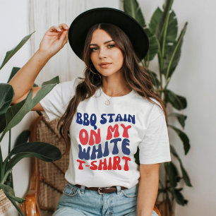 Retro-4.-Juli-BBQ-Fleck auf meinem weißen T-Shirt