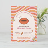 Retro 70er 80er Vintag Groovy Brautparty Einladung (Stehend Vorderseite)