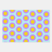 Retro 70er Blumenmuster in blau Lila und gelb Geschenkpapier Set (Vorderseite)