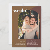 Retro 70er Brown Geometric Couple Foto Wedding Einladung (Vorderseite)