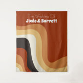 Retro 70er Burnt Orange Funky Wedding Foto Booth Wandteppich (Vorderseite)