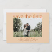 Retro 70er Geometric Terracotta Tan Foto Wedding Save The Date (Vorderseite)