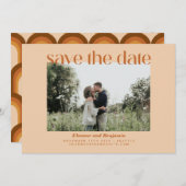 Retro 70er Geometric Terracotta Tan Foto Wedding Save The Date (Vorne/Hinten)