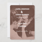 Retro 70er Jahre Kalligrafie Terrakotta Save the D Einladung (Rückseite)