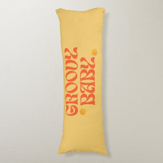 Retro 70er Mustard Orange Hippie Groovy Baby Seitenschläferkissen (Vorderseite Vertikal)