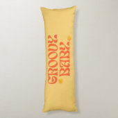 Retro 70er Mustard Orange Hippie Groovy Baby Seitenschläferkissen (Rückseite (Vertikal))