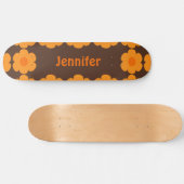 Retro 70er Personalisiert braun und orange Blüten Skateboard (Horizontal)