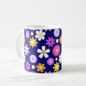 Retro 70er Style Blume Big Patches auf Dunkelblau Kaffeetasse (Vorderseite Links)
