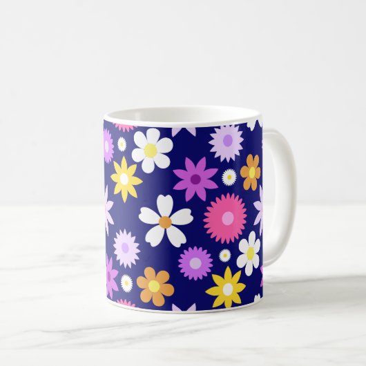 Retro 70er Style Blume Lg Muster auf dunkelblau Kaffeetasse (VorderseiteRechts)