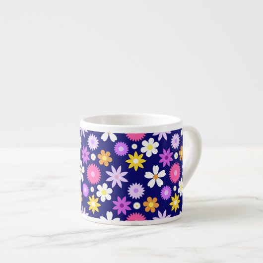 Retro 70er Style Blume Pattern auf Dunkelblau Espressotasse (Vorderseite Rechts)